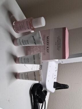Mary Kay Skincare Trio in Pink and White